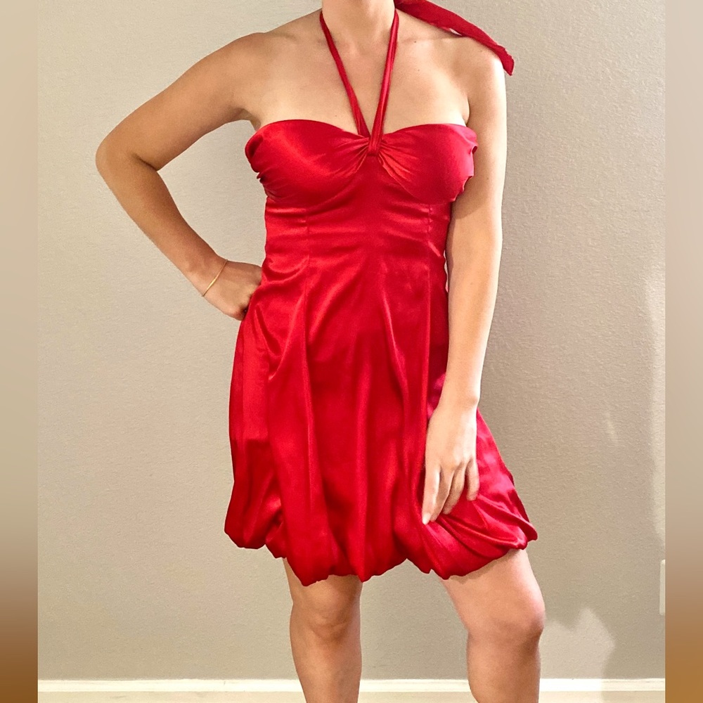 Alyn Paige dress